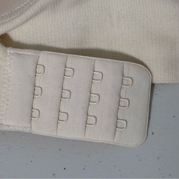 Truekind Daily Comfort Cream Wireless Shaper Bra Med T-shirt Supportive - Picture 7 of 9